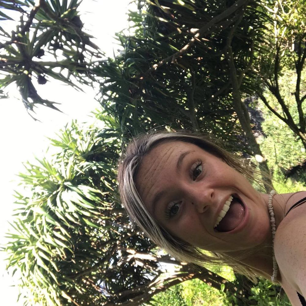 Meet your Posher, Hallie